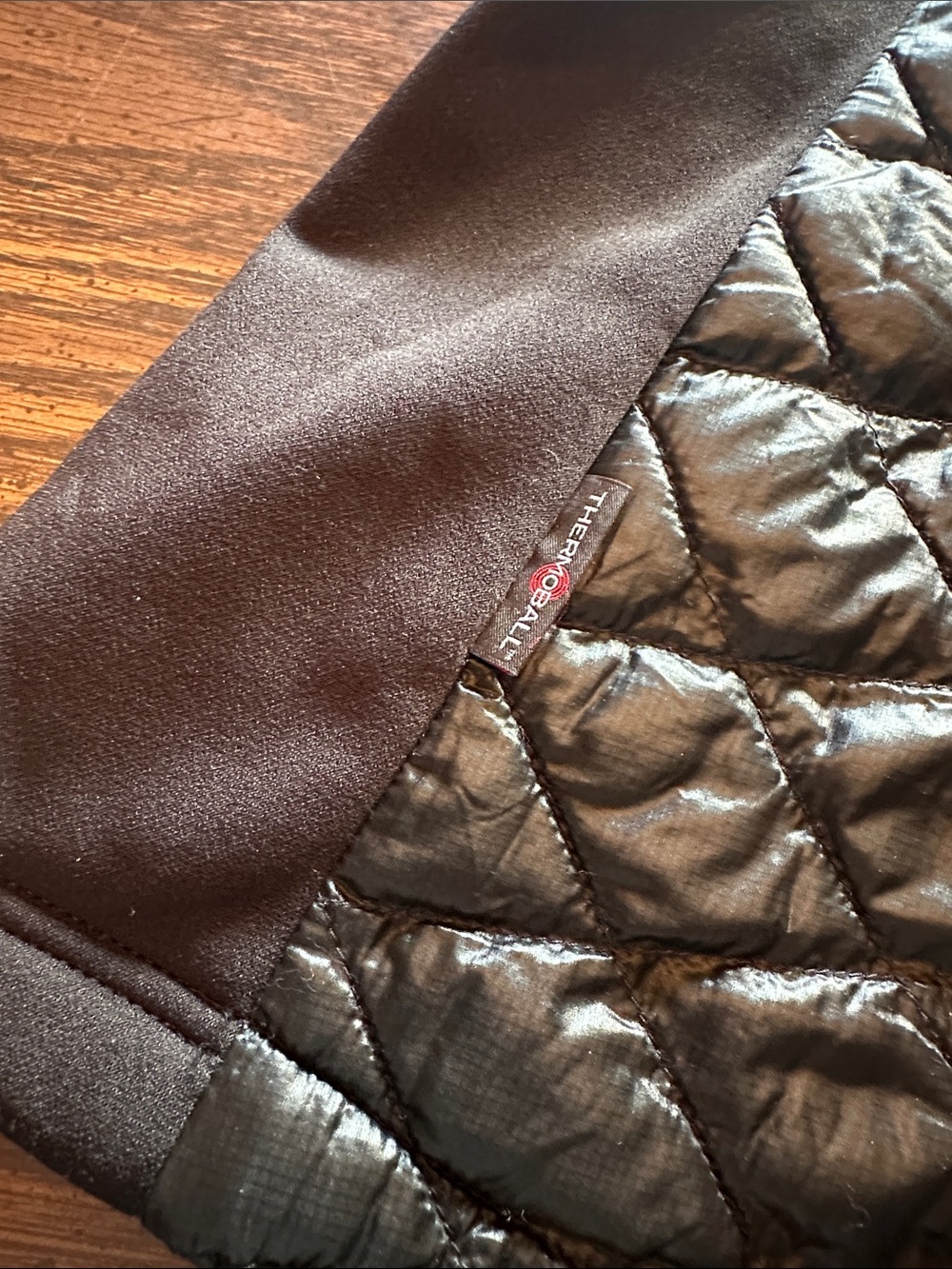 The North Face Women's Black Quilted Hybrid Puffer Jacket - Picture 6 of 8